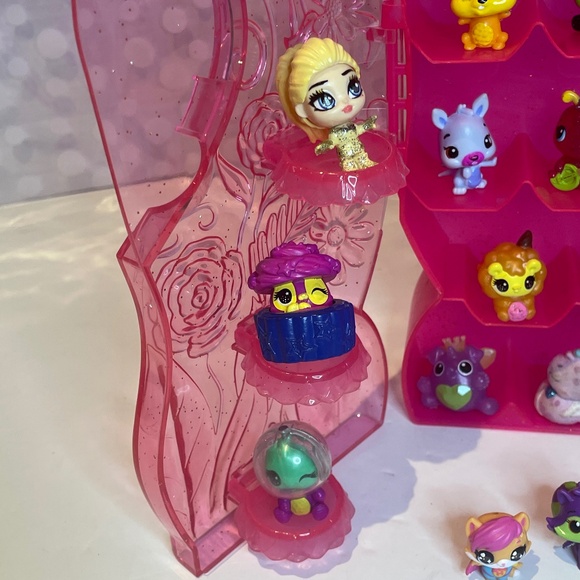 Hatchimals CollEGGtibles Collector's Case - Picture 3 of 13